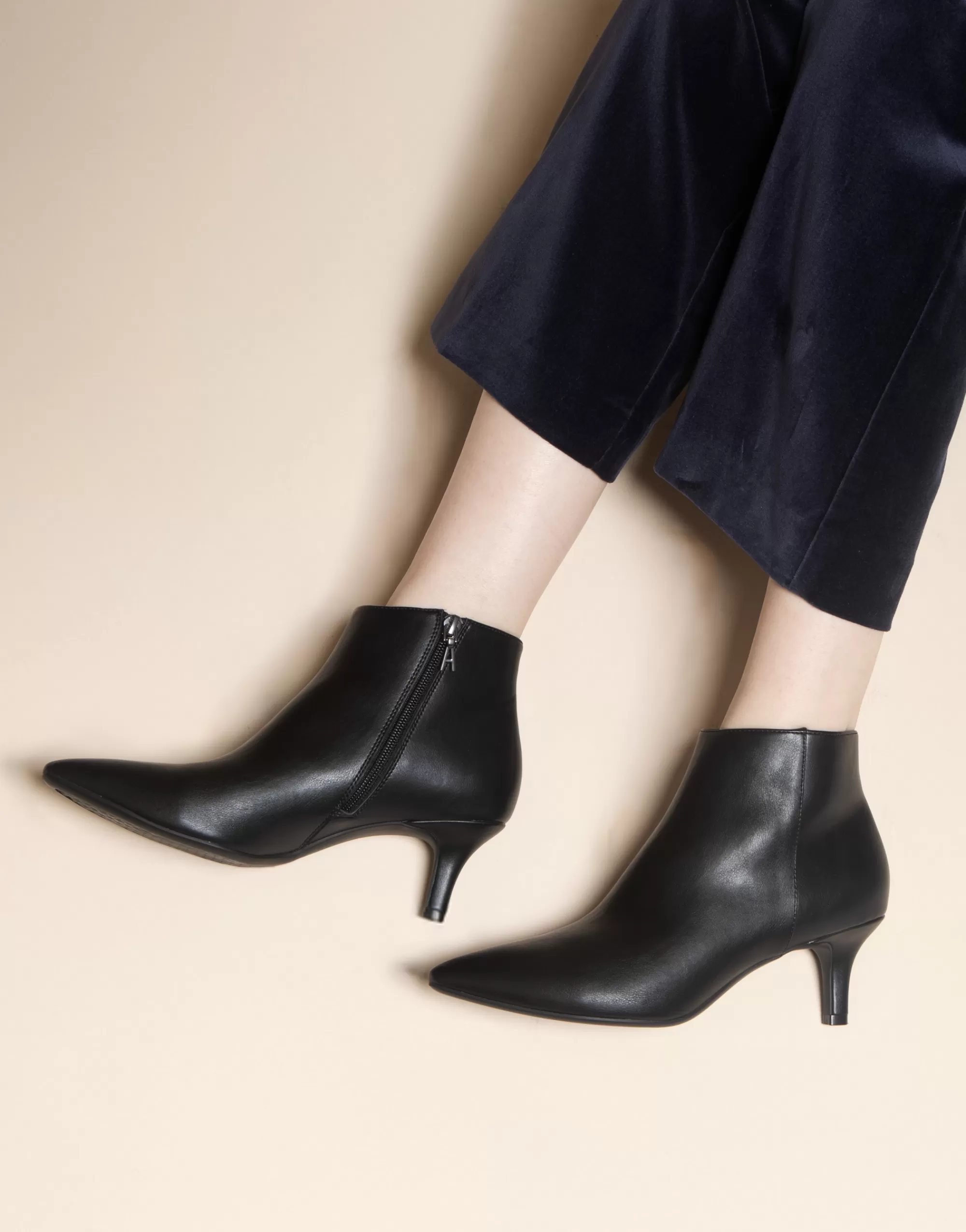 Aerosoles Ankle Boots*Comfortable Women's Point Toe Kitten Heel Bootie in Black Faux Leather
